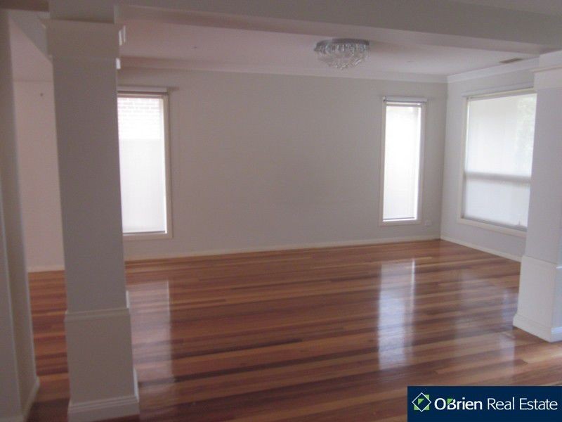 38 Kirrabilli Parade, Berwick VIC 3806