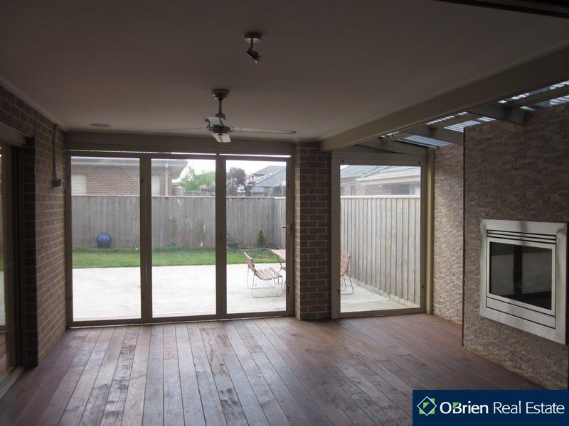 38 Kirrabilli Parade, Berwick VIC 3806