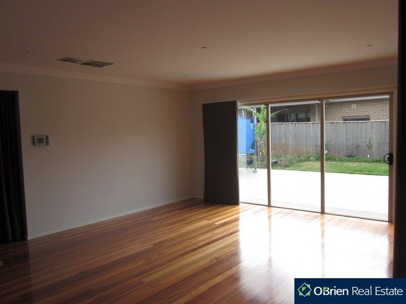 38 Kirrabilli Parade, Berwick VIC 3806