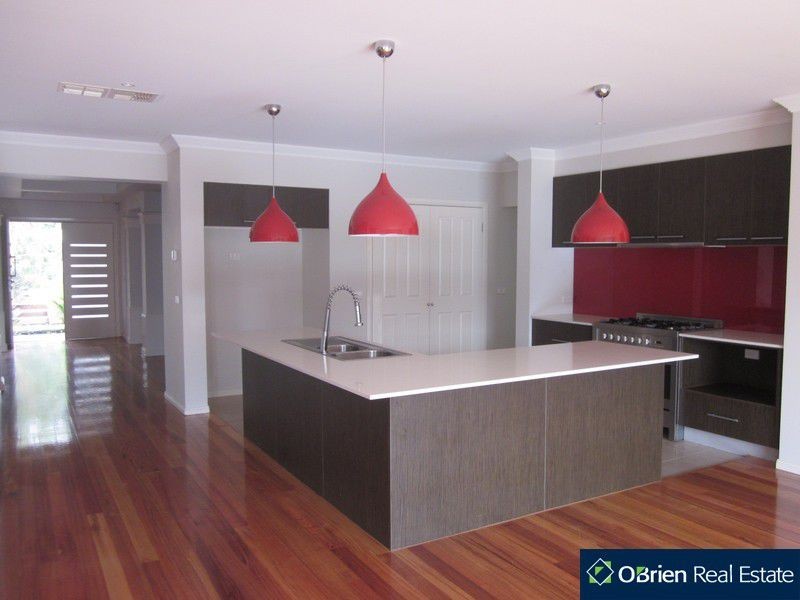38 Kirrabilli Parade, Berwick VIC 3806