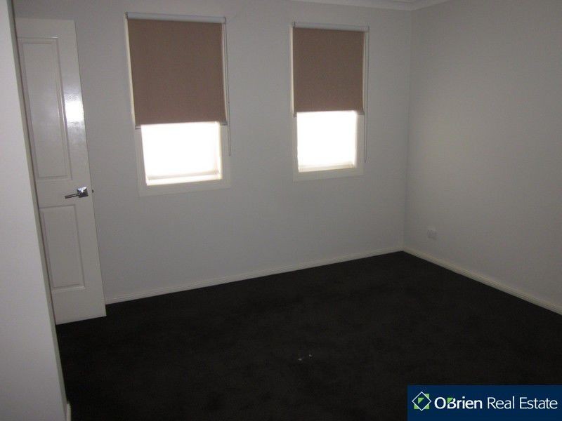 38 Kirrabilli Parade, Berwick VIC 3806