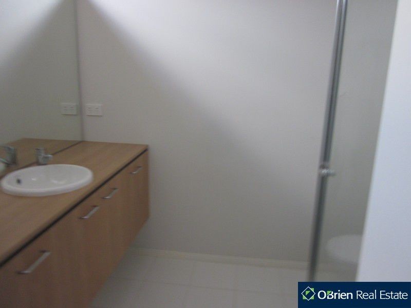 38 Kirrabilli Parade, Berwick VIC 3806