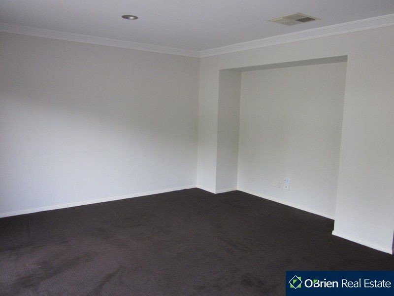 38 Kirrabilli Parade, Berwick VIC 3806