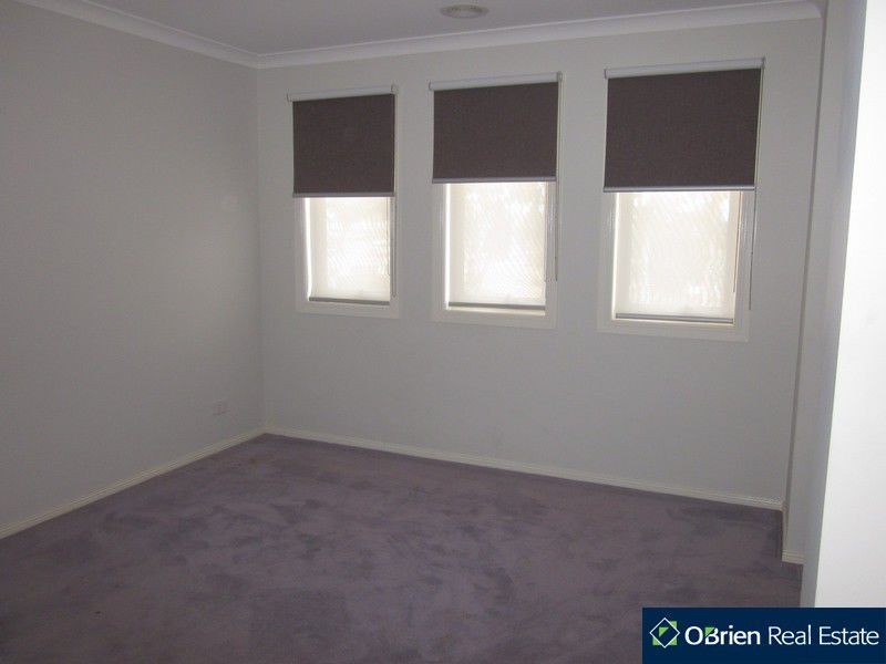 38 Kirrabilli Parade, Berwick VIC 3806