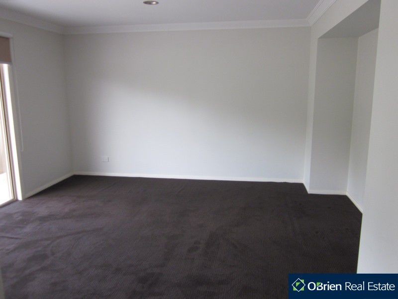 38 Kirrabilli Parade, Berwick VIC 3806