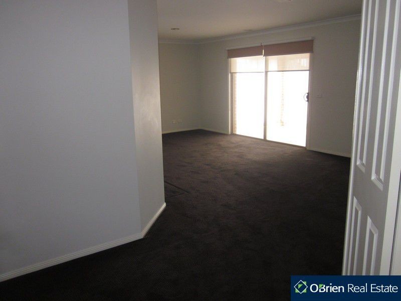 38 Kirrabilli Parade, Berwick VIC 3806