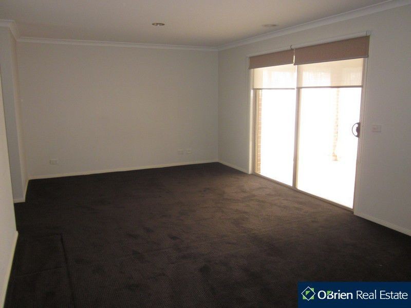 38 Kirrabilli Parade, Berwick VIC 3806