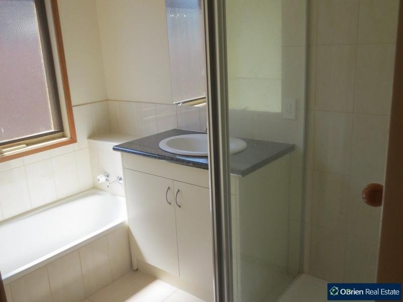 1/6 Averne Street, Cranbourne VIC 3977