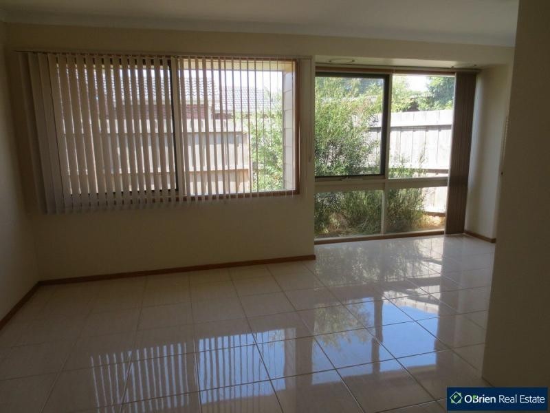 1/6 Averne Street, Cranbourne VIC 3977