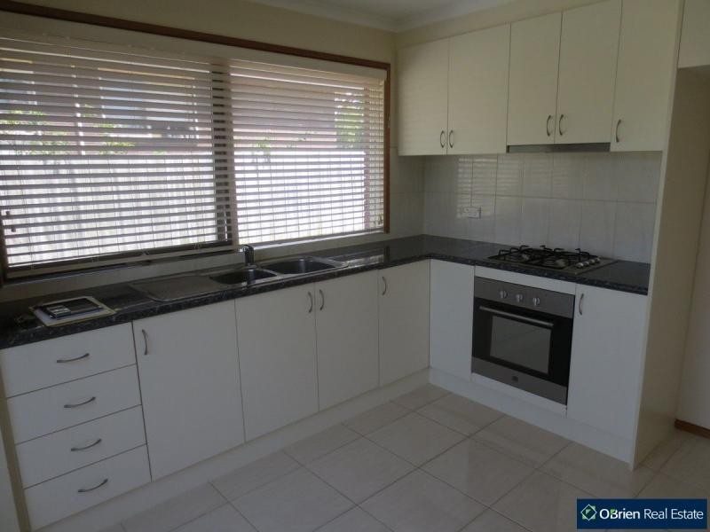 1/6 Averne Street, Cranbourne VIC 3977