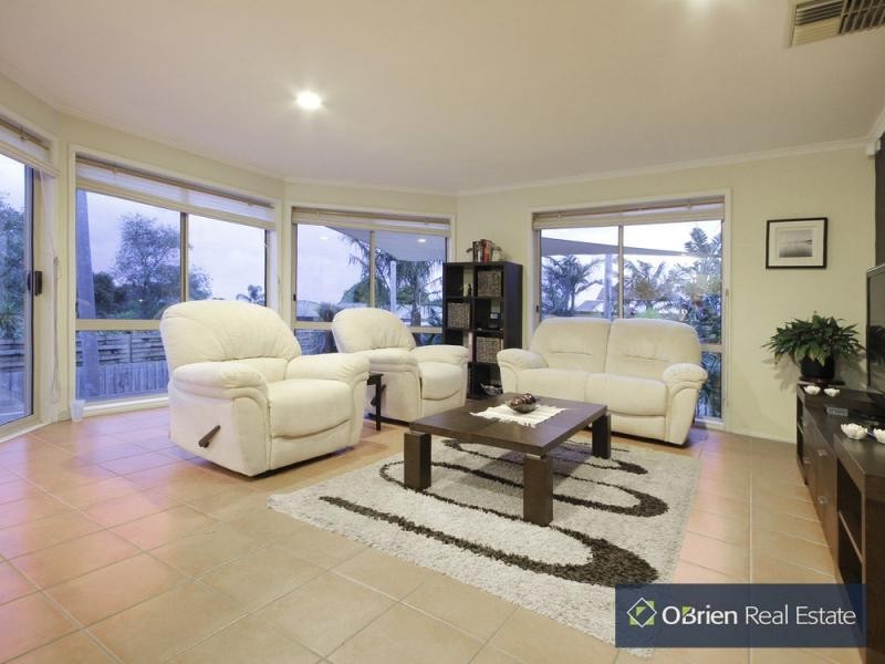 18 Gentle Annie Drive, Blind Bight VIC 3980