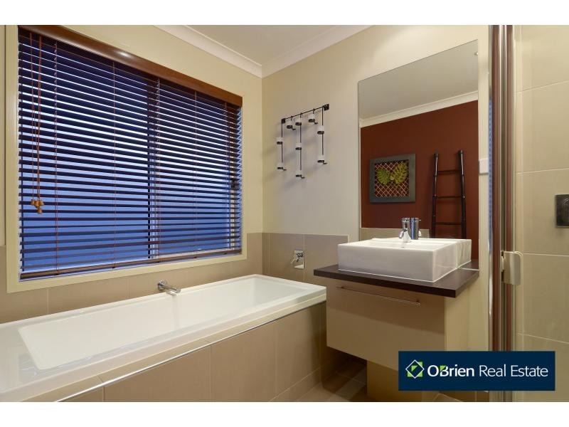 21 Caribbean Pine Court, Lyndhurst VIC 3975