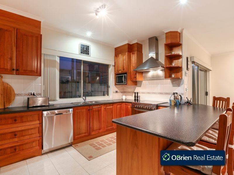 15 Wintersun Road, Berwick VIC 3806