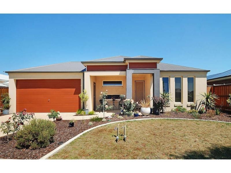 13 Ben Hall Street, Cranbourne East VIC 3977