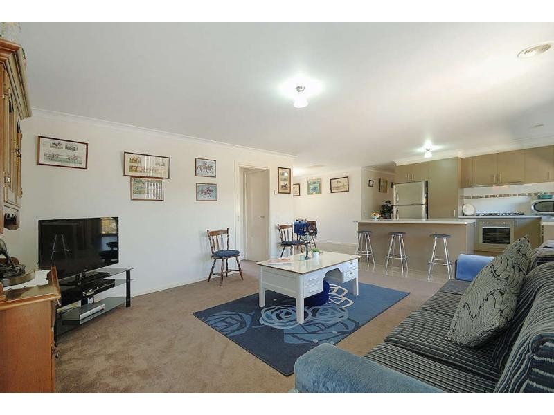 13 Ben Hall Street, Cranbourne East VIC 3977