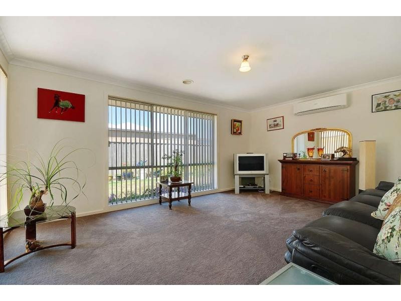 13 Ben Hall Street, Cranbourne East VIC 3977