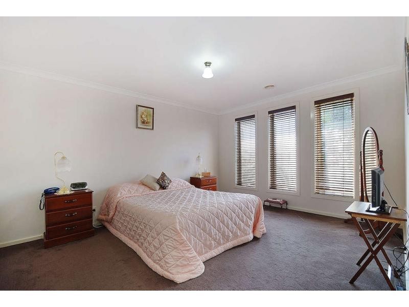 13 Ben Hall Street, Cranbourne East VIC 3977