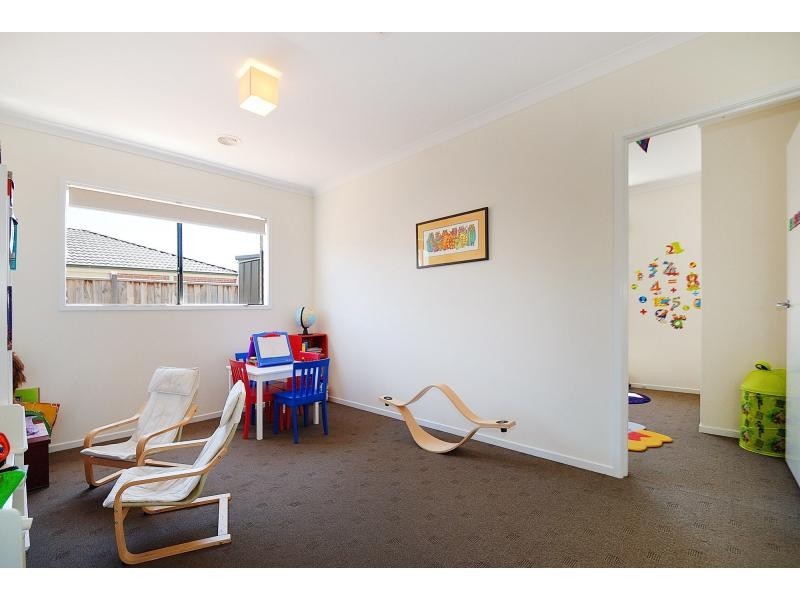 6 Ben Hall Street, Cranbourne East VIC 3977