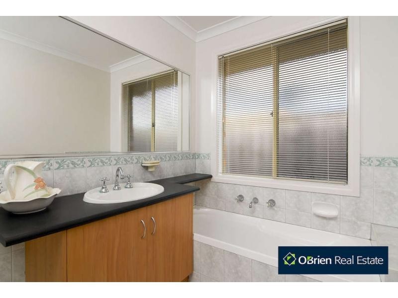 3 Champagne Grove, Narre Warren South VIC 3805