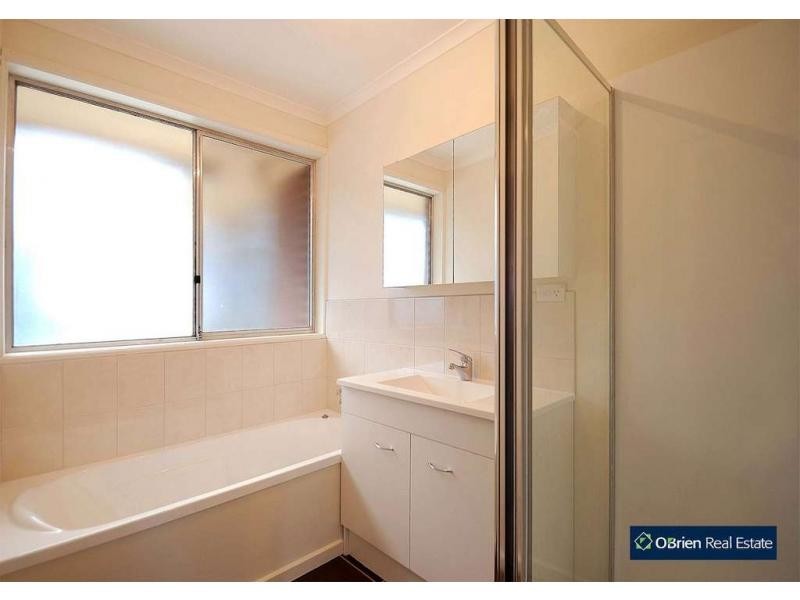 2 Windemere Street, Berwick VIC 3806