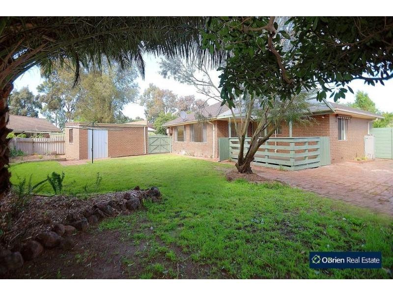 2 Windemere Street, Berwick VIC 3806