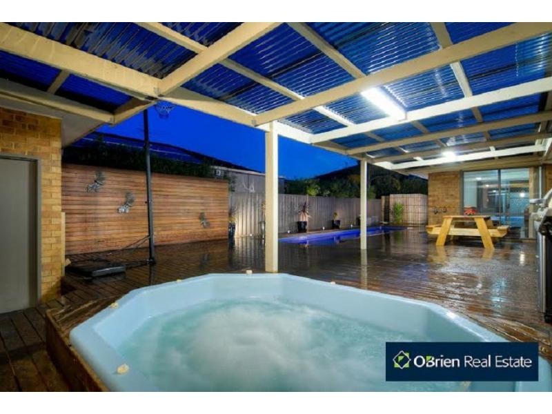 14 The Esplanade, Narre Warren South VIC 3805