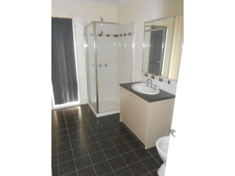 7 Banksia Grove, Pakenham VIC 3810