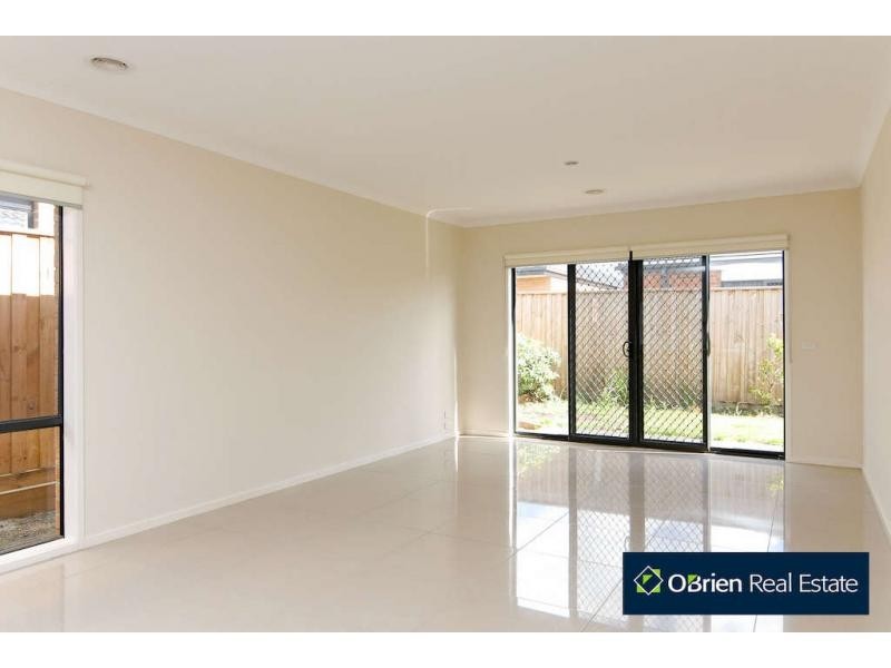 5 Elfin Way, Pakenham VIC 3810