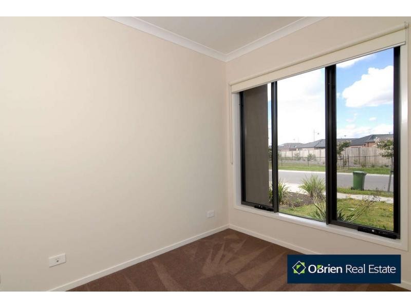 5 Elfin Way, Pakenham VIC 3810