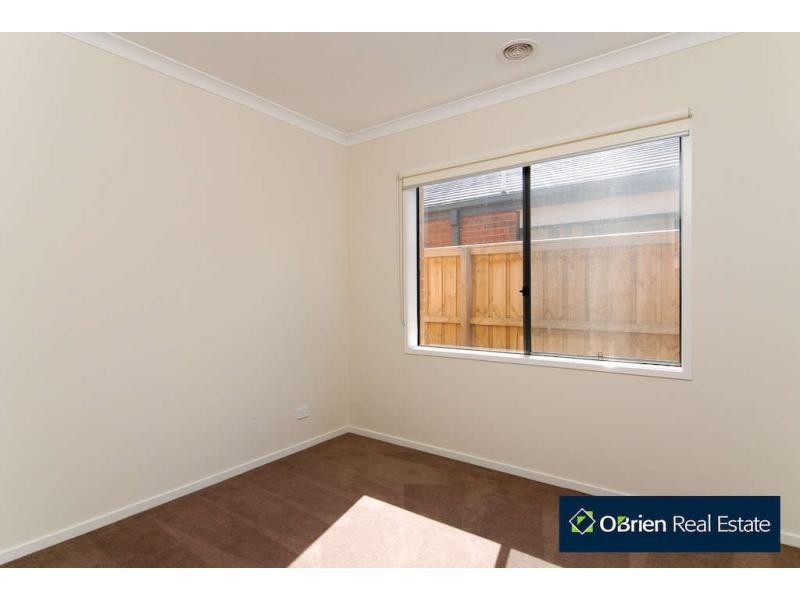 5 Elfin Way, Pakenham VIC 3810