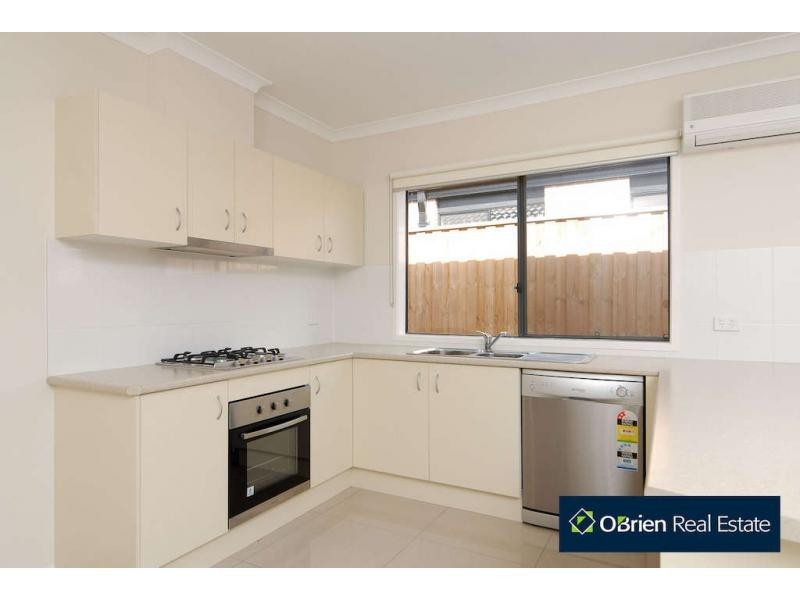 5 Elfin Way, Pakenham VIC 3810