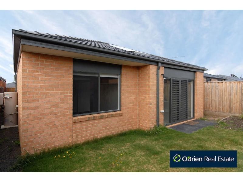 5 Elfin Way, Pakenham VIC 3810