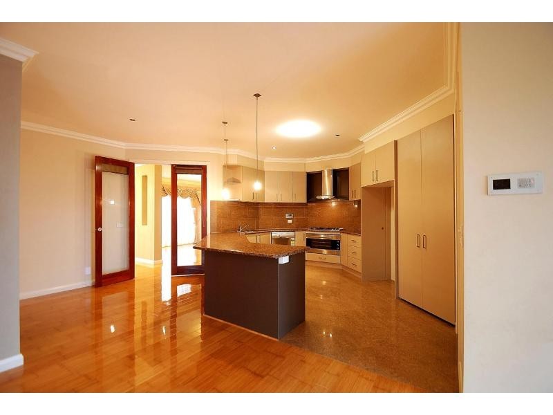 5 Fantail Way, Berwick VIC 3806