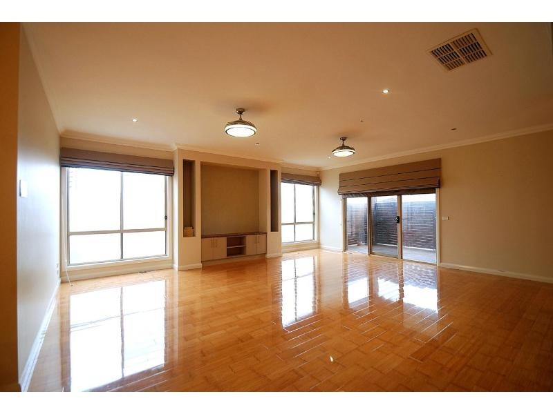 5 Fantail Way, Berwick VIC 3806