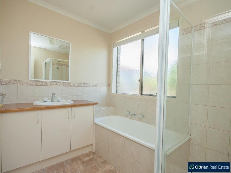 10 Kestral Close, Blind Bight VIC 3980
