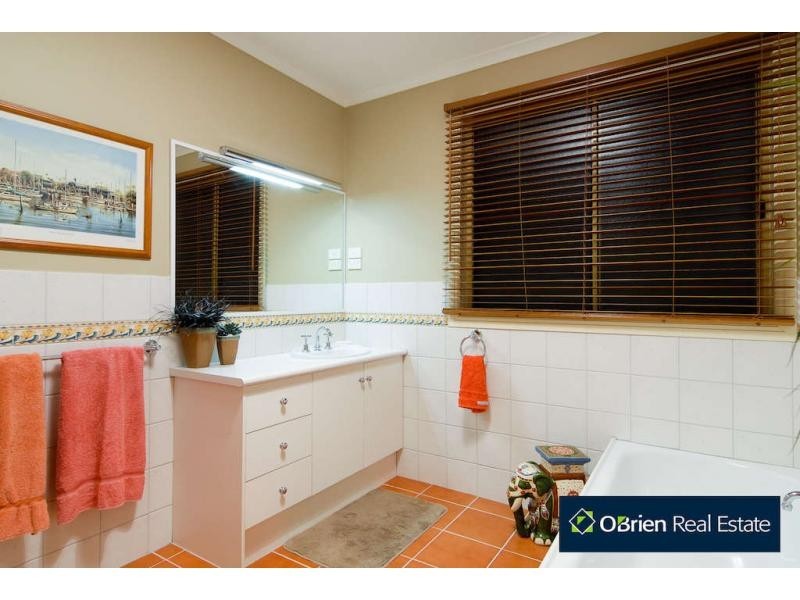1 Nadeen Street, Narre Warren South VIC 3805