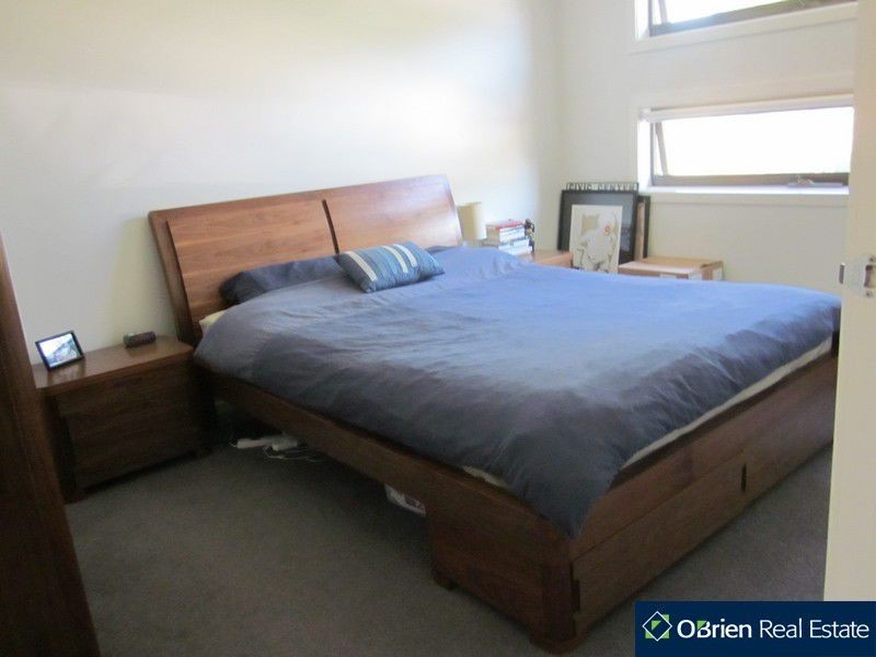 64 Sussex Avenue, Cranbourne North VIC 3977