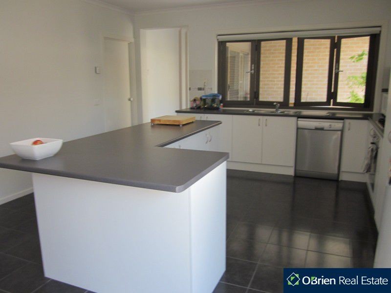 64 Sussex Avenue, Cranbourne North VIC 3977