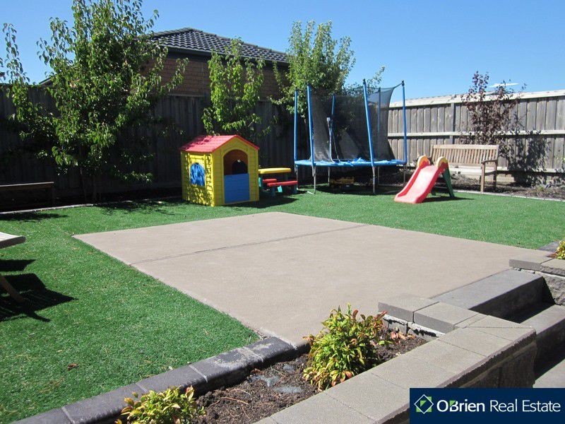 64 Sussex Avenue, Cranbourne North VIC 3977