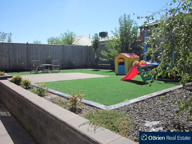 64 Sussex Avenue, Cranbourne North VIC 3977