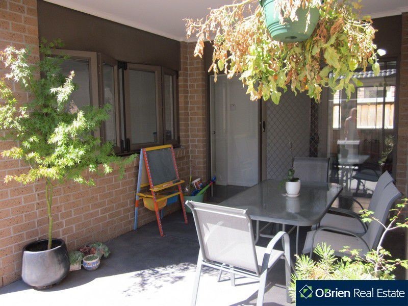 64 Sussex Avenue, Cranbourne North VIC 3977