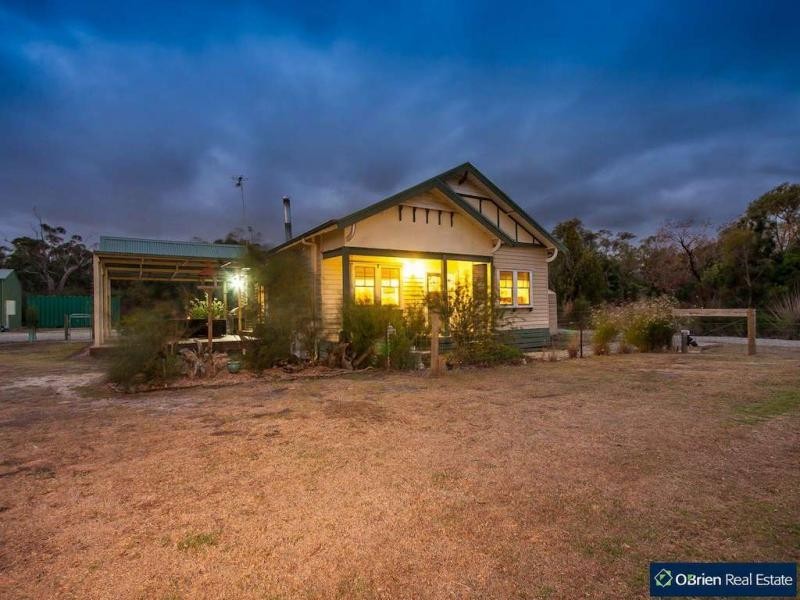 25 Sweet Wattle Drive, Cranbourne South VIC 3977