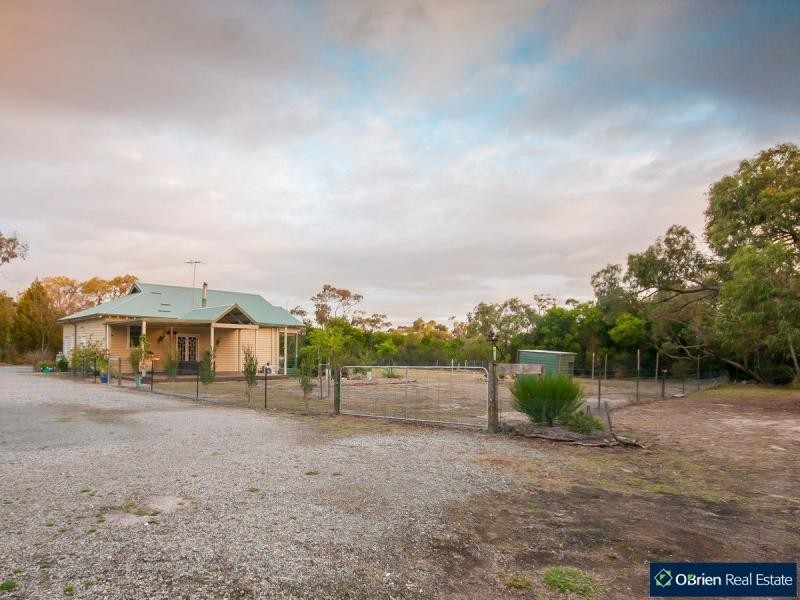 25 Sweet Wattle Drive, Cranbourne South VIC 3977