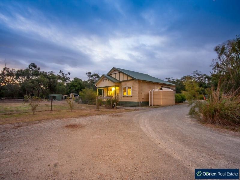 25 Sweet Wattle Drive, Cranbourne South VIC 3977