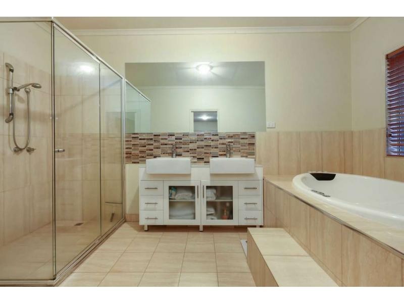 22 Ellesse Way, Berwick VIC 3806