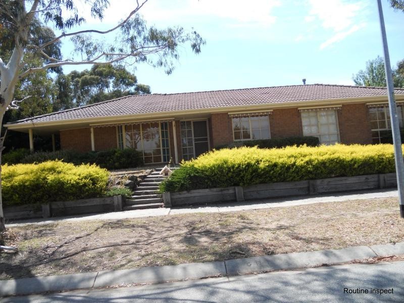 16 Bowman Close, Narre Warren South VIC 3805
