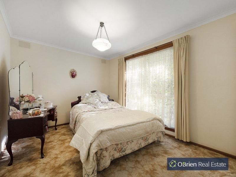 42 Mayfield Road, Cranbourne East VIC 3977