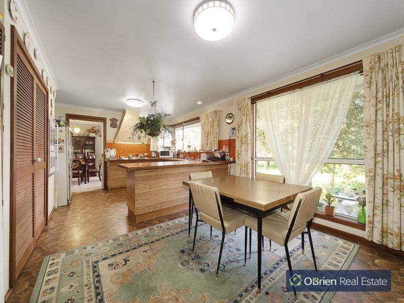 42 Mayfield Road, Cranbourne East VIC 3977