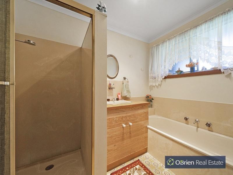 42 Mayfield Road, Cranbourne East VIC 3977