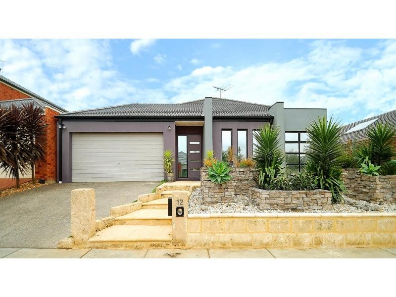 12 Emmett Avenue, Berwick VIC 3806